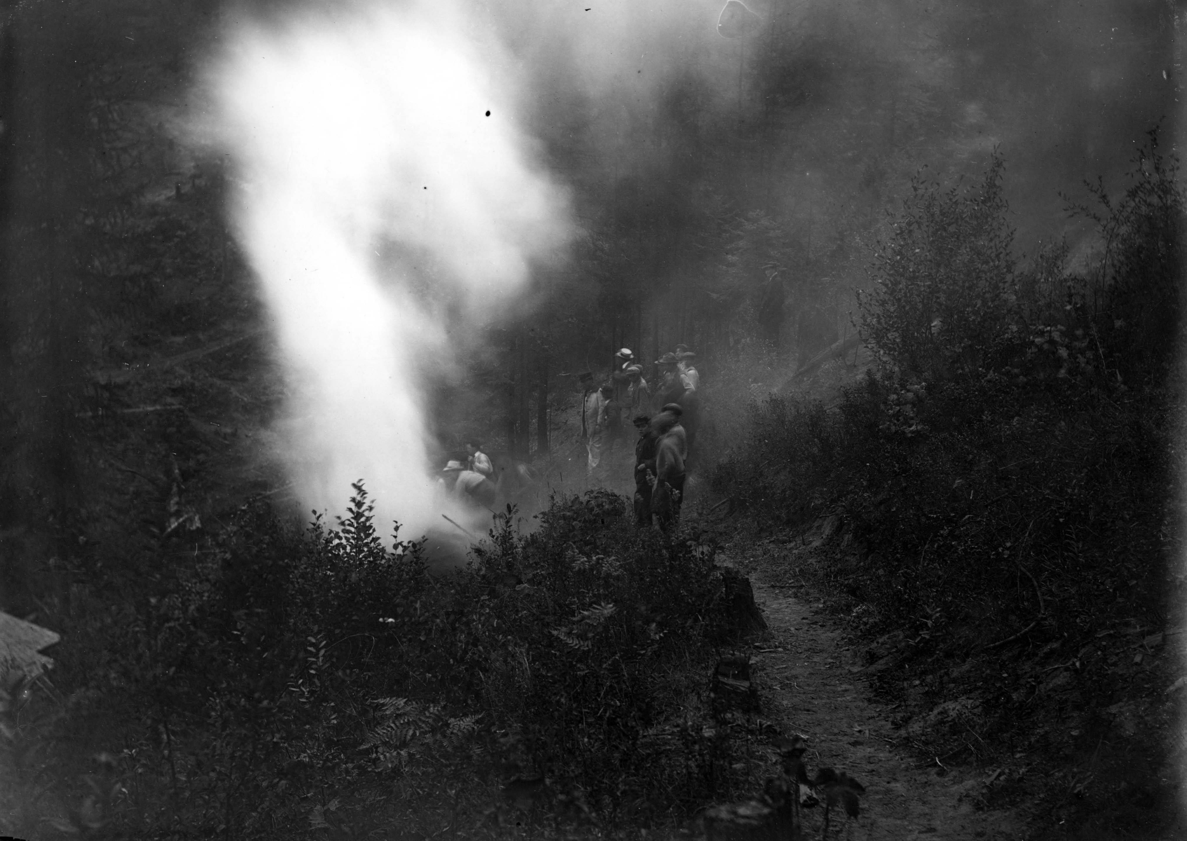 Forest Fire 1910 - Wallace [1910] Hill about opposite 6th St.