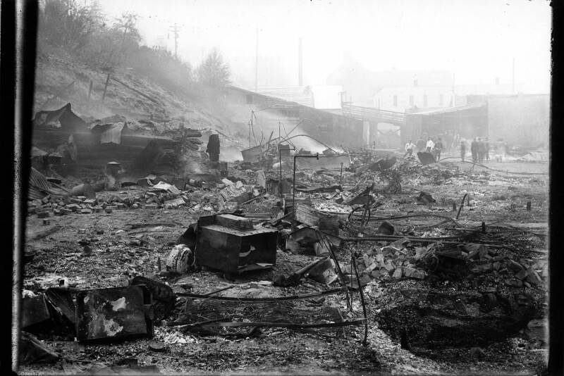 item thumbnail for Wallace, Idaho - Forest fire 1910 [1910] Some damage of East Wallace