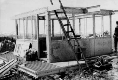 Image of current Sheepeater lookout being constructed