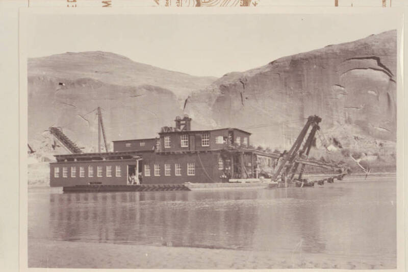 Robert Brewster Stanton's dredge in operation