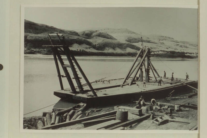 Stanton's Dredge under construction