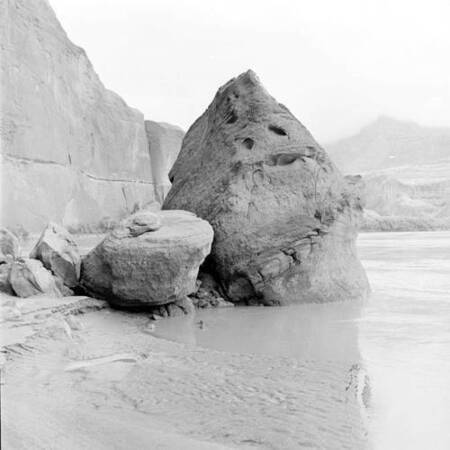 Boulders, beach, and cliffs at Meskin Bar