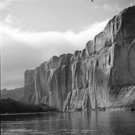 River and cliffs in Glen Canyon