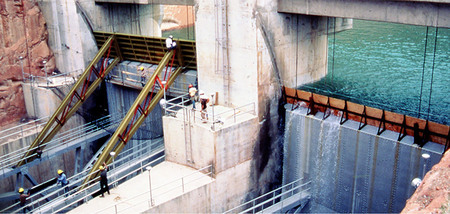 Engineers nail plywood to the top of Glen Canyon Dam's spillways to prevent the lake from overtopping the dam in 1983