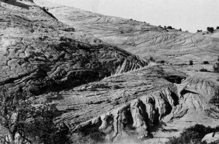 Cross-bedding in Navajo sandstone on the plateau west of Escalante Canyon
