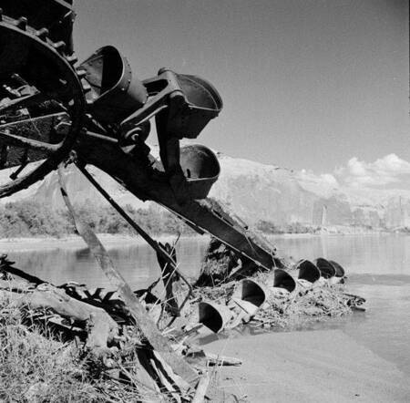 Abandoned mining equipment at Stanton Dredge