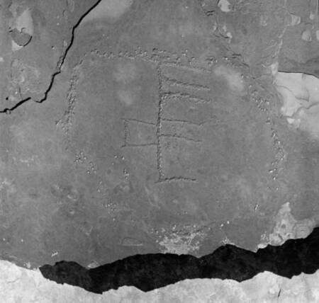 Rectilinear petroglyph
