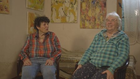 Gaëtane and Hélène describe taking a pottery class together