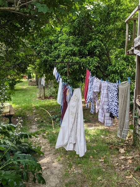 Clothesline at Mas Lombard