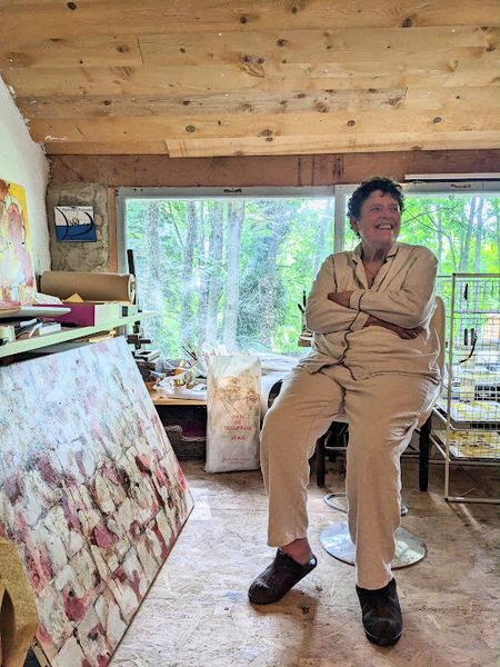 Photo of Gaëtane in her studio